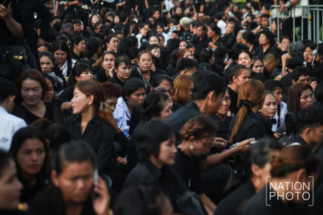 1 วันแห่งการรอคอย เข้ากราบลาพ่อหลวงครั้งสุดท้าย