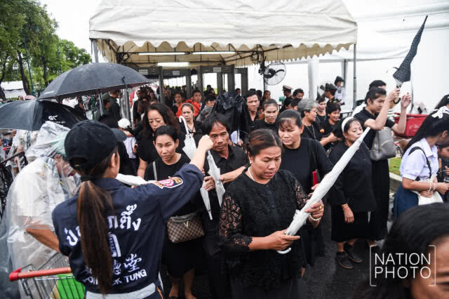 ร่มมั้ยคะ ระวังเปียกฝน