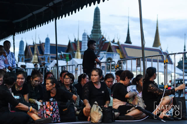 1 วันแห่งการรอคอย เข้ากราบลาพ่อหลวงครั้งสุดท้าย