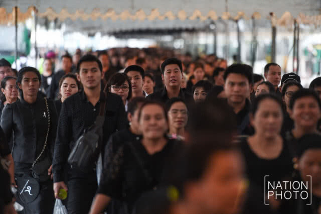 1 วันแห่งการรอคอย เข้ากราบลาพ่อหลวงครั้งสุดท้าย