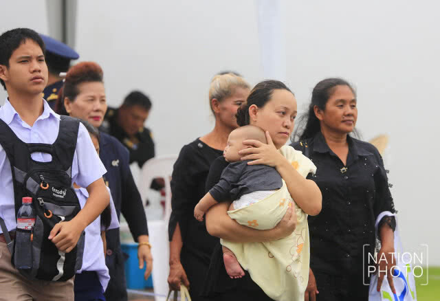 ประชาชนเข้ากราบสักการะพระบรมศพ ในหลวงรัชกาลที่ 9