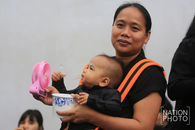 ประชาชนเข้ากราบสักการะพระบรมศพ ในหลวงรัชกาลที่ 9