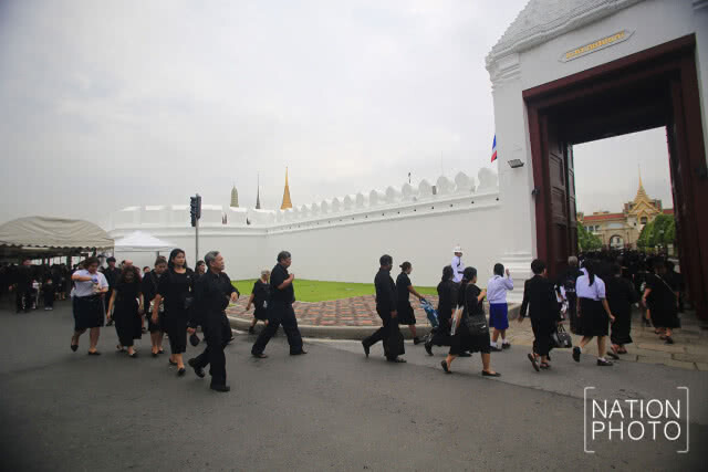 ประชาชนเข้ากราบสักการะพระบรมศพ ในหลวงรัชกาลที่ 9