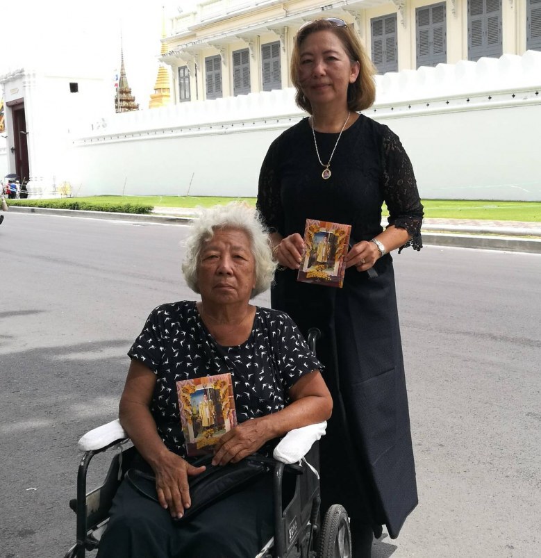 ประชาชนหลั่งไหลกราบพระบรมศพเนืองแน่นช่วง 2 วันสุดท้าย