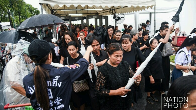 ประชาชนหลั่งไหลกราบพระบรมศพเนืองแน่นช่วง 2 วันสุดท้าย