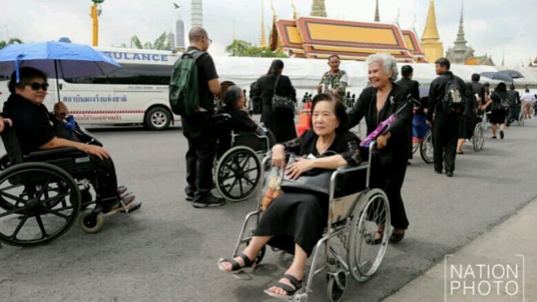 ประชาชนหลั่งไหลกราบพระบรมศพเนืองแน่นช่วง 2 วันสุดท้าย