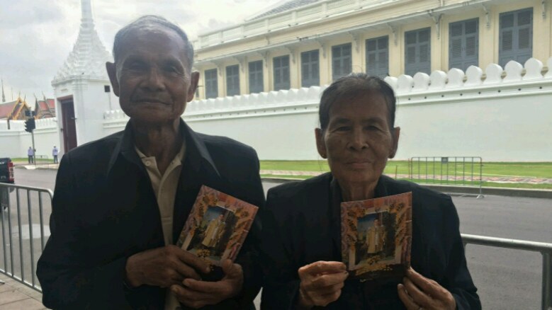 ประชาชนหลั่งไหลกราบพระบรมศพเนืองแน่นช่วง 2 วันสุดท้าย