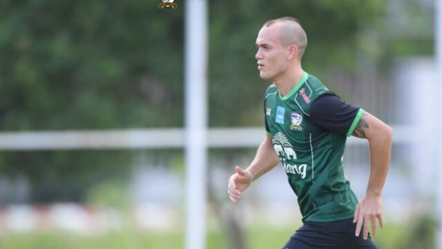"ชนาธิป-มานูเอล"ถอนตัวทัพช้างศึกอุ่นแข้งเมียนมา