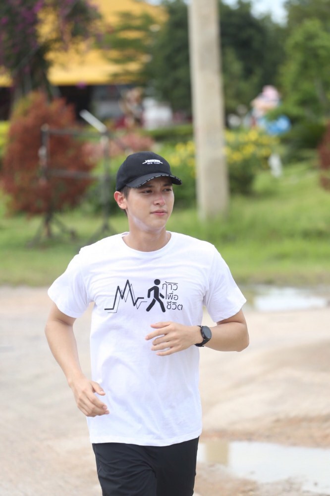 "คิมเบอร์ลี่-มิ้นต์" ร่วมเดินการกุศล 'ก้าวเพื่อชีวิต' วันนี้