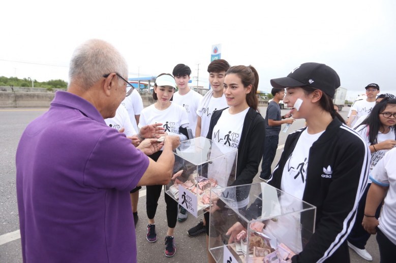 "คิมเบอร์ลี่-มิ้นต์" ร่วมเดินการกุศล 'ก้าวเพื่อชีวิต' วันนี้