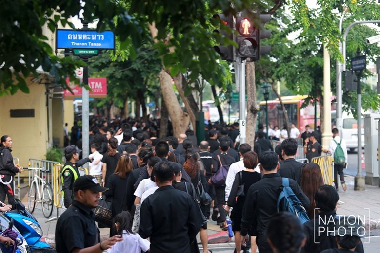 ปชช.กราบพระบรมศพวันสุดท้ายเนืองแน่น