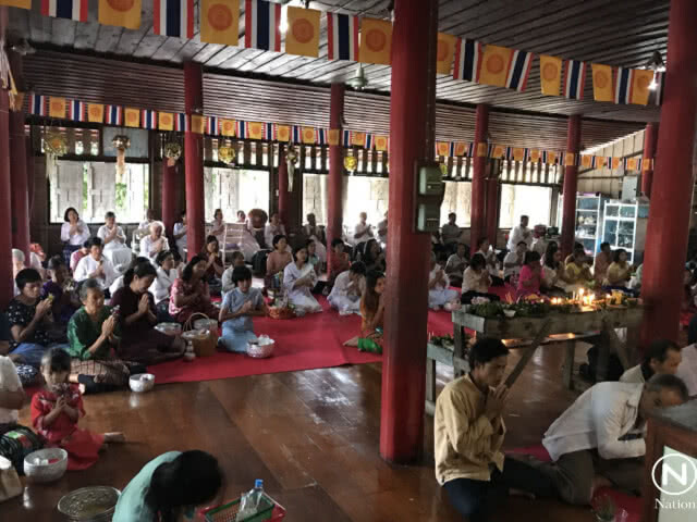 ชาวไตยนับพัน ตักบาตรเทโว