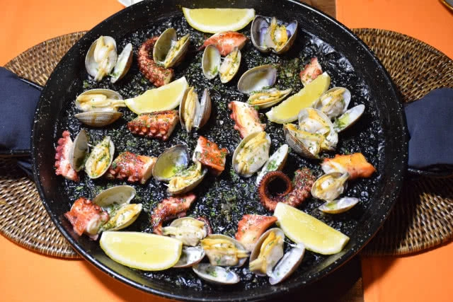 อร่อยปักหมุด : อาหารสเปนต้นตำรับใจกลางทองหล่อกับร้าน Arroz (อารอซ)