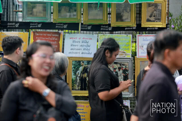 กราบพระบรมศพวันสุดท้าย คาดยาวถึงเที่ยงพรุ่งนี้