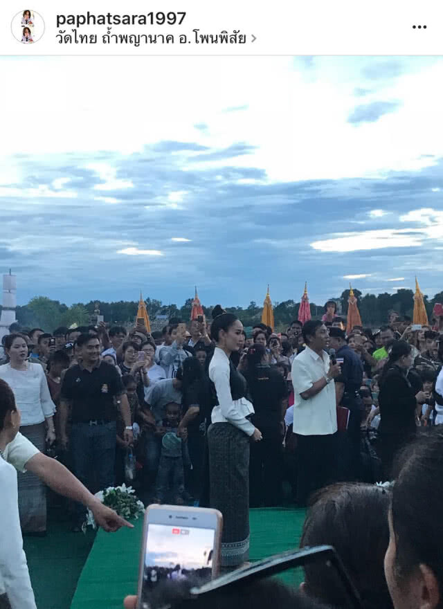 "แต้ว ณฐพร"
รำบวงสรวงพญานาค
ค่ำคืนออกพรรษา
