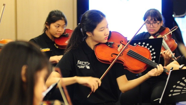 "คีตราชา"26 ชีวิตบรรเลงเพลงพระราชนิพนธ์