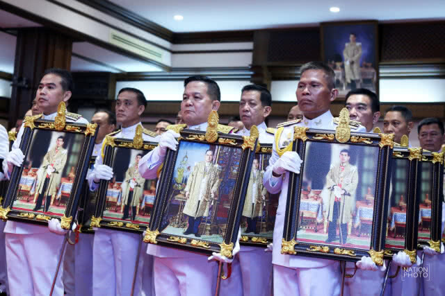 มอบพระบรมฉายาลักษณ์  ประดิษฐานเหนือบัลลังก์ตุลาการศาลทหาร