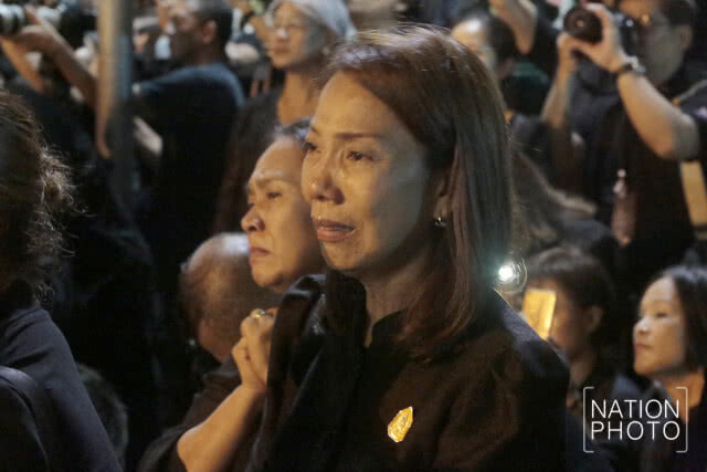 กราบ "พ่อ" วันสุดท้าย ทะลุแสนคน