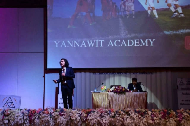 เปิดเส้นทางก้าวสู่โค้ช A-Licence UEFA จากอังกฤษ 
"ญาณวิทย์ คันธราษฎร์"คนแรกของประเทศไทย