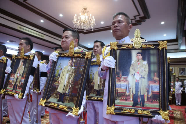 มอบพระบรมฉายาลักษณ์  ประดิษฐานเหนือบัลลังก์ตุลาการศาลทหาร