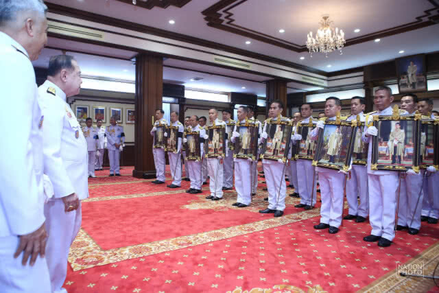 มอบพระบรมฉายาลักษณ์  ประดิษฐานเหนือบัลลังก์ตุลาการศาลทหาร