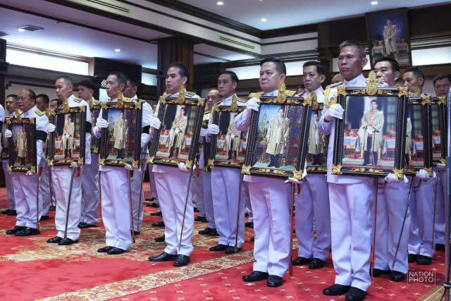 มอบพระบรมฉายาลักษณ์  ประดิษฐานเหนือบัลลังก์ตุลาการศาลทหาร