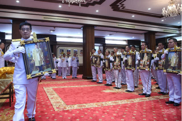 มอบพระบรมฉายาลักษณ์  ประดิษฐานเหนือบัลลังก์ตุลาการศาลทหาร