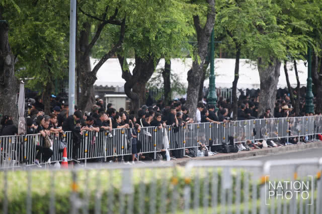 ประชาชนร่วมชมการซ้อมย่อยริ้วขบวนพระราชอิสริยยศฯ วันแรก 7 ต.ค.