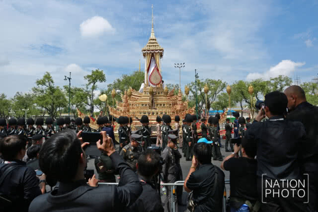 ประชาชนร่วมชมการซ้อมย่อยริ้วขบวนพระราชอิสริยยศฯ วันแรก 7 ต.ค.