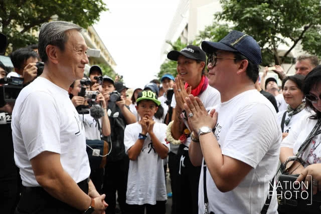 "ลูกเกด-ก้อง ปิยะ" จัดกิจกรรมเดินการกุศล จากหัวหินถึงโรงพยาบาลศิริราช