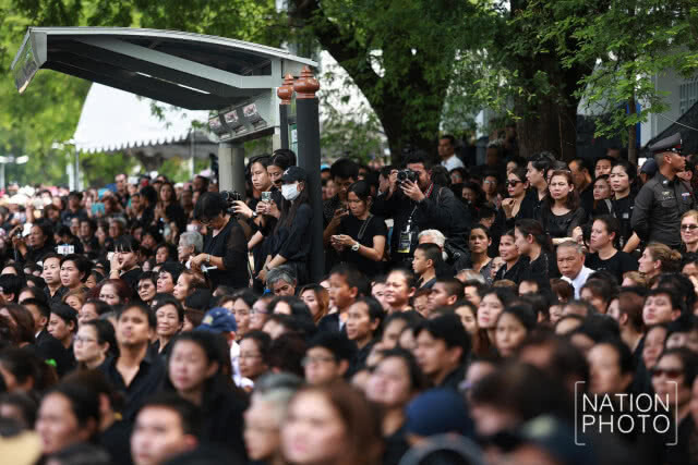 ประชาชนร่วมชมการซ้อมย่อยริ้วขบวนพระราชอิสริยยศฯ วันแรก 7 ต.ค.
