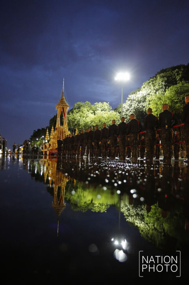อัญเชิญพระมหาพิชัยราชรถ ก่อนทำการซ้อมย่อยริ้วขบวนพระบรมราชอิสริยยศ