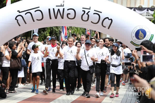 "ลูกเกด-ก้อง ปิยะ" จัดกิจกรรมเดินการกุศล จากหัวหินถึงโรงพยาบาลศิริราช