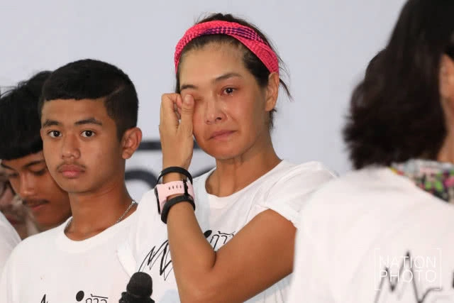 "ลูกเกด-ก้อง ปิยะ" จัดกิจกรรมเดินการกุศล จากหัวหินถึงโรงพยาบาลศิริราช