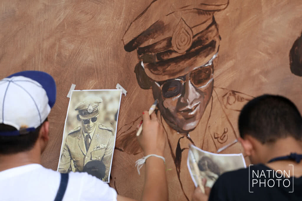 อาจารย์-ศิษย์ ม.ศิลปากร วาดภาพพระบรมสาทิสลักษณ์ น้อมถวายอาลัย อาจารย์-ศิษย์ ม.ศิลปากร วาดภาพพระบรมสาทิสลักษณ์ น้อมถวายอาลัย