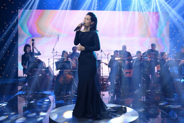 "ตู่" นำทัพศิลปิน รวมใจน้อมรำลึกพระมหากรุณาธิคุณ ผ่านบทเพลงพระราชนิพนธ์ 