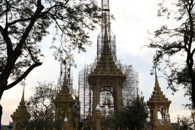 จนท.รื้อนั่งร้านบางส่วน ออกจากพระเมรุมาศ