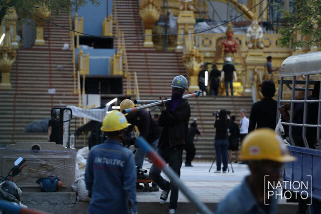 จนท.รื้อนั่งร้านบางส่วน ออกจากพระเมรุมาศ