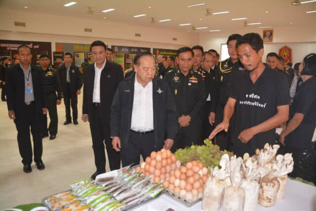 ประวิตร-อุดมเดช ลงใต้แก้ปัญหาชายแดน เยี่ยมโครงการพระราชดำริ