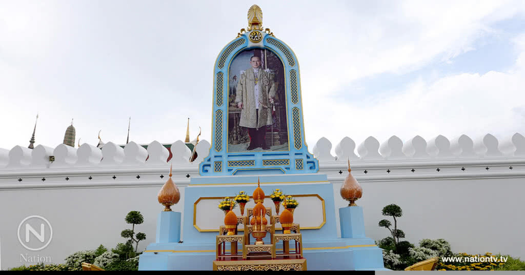 สมเด็จพระเจ้าอยู่หัว ร.10 ทรงพระกรุณาโปรดเกล้าฯ ตั้งซุ้มพระบรมฉายาลักษณ์ ร.9 สมเด็จพระเจ้าอยู่หัว ร.10 ทรงพระกรุณาโปรดเกล้าฯ ตั้งซุ้มพระบรมฉายาลักษณ์ ร.9