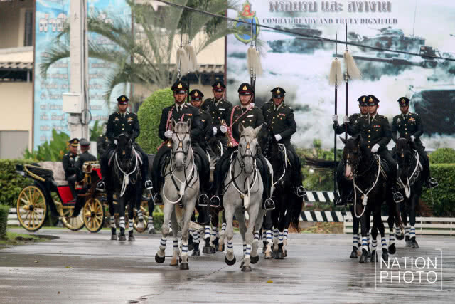 ผบ.ทบ เป็นประธานวันสถาปนากองพลทหารม้าที่ 2 รักษาพระองค์ท่ามกลางสายฝน