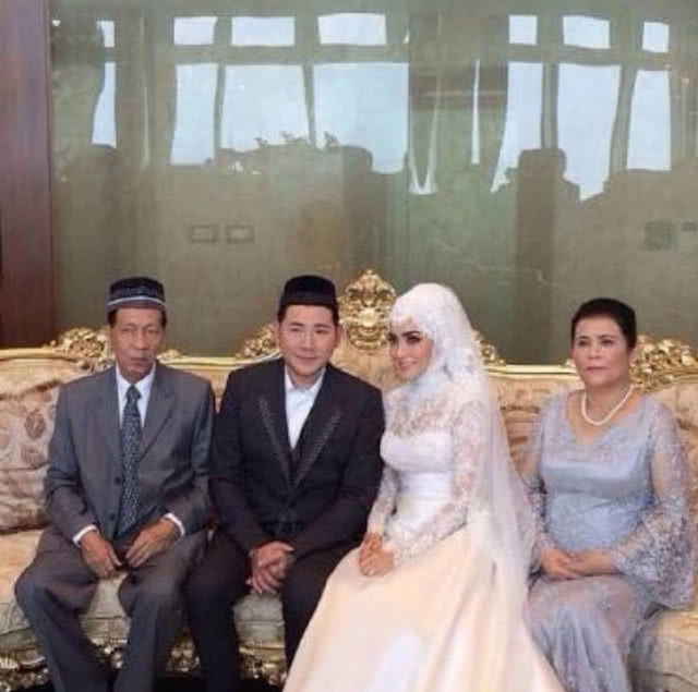 ช็อก!
พิ้งกี้ เลิก? ไฮโซเพชร สามีหมื่นล้าน