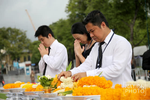 สมเด็จพระเจ้าอยู่หัว ร.10 ทรงพระกรุณาโปรดเกล้าฯ ตั้งซุ้มพระบรมฉายาลักษณ์ ร.9