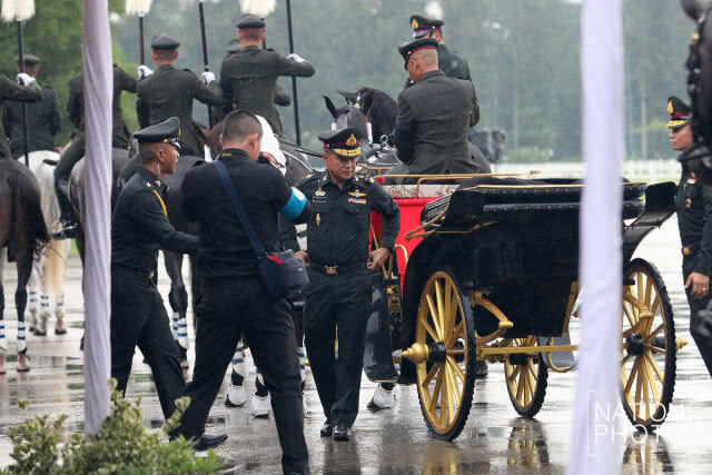 ผบ.ทบ เป็นประธานวันสถาปนากองพลทหารม้าที่ 2 รักษาพระองค์ท่ามกลางสายฝน