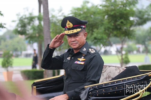 ผบ.ทบ เป็นประธานวันสถาปนากองพลทหารม้าที่ 2 รักษาพระองค์ท่ามกลางสายฝน