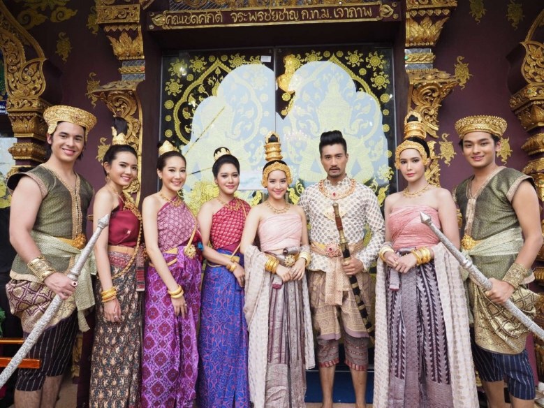 "ชาคริต-ไอซ์" นำทีมดาราร่วมงาน "ปั่นฝ้ายสายบุญ จุลกฐิน" น้อมถวายแด่ "ในหลวง รัชกาลที่ 9"