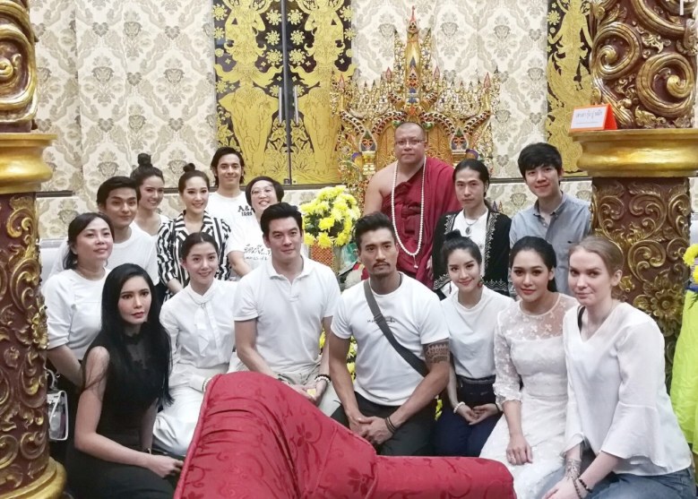 "ชาคริต-ไอซ์" นำทีมดาราร่วมงาน "ปั่นฝ้ายสายบุญ จุลกฐิน" น้อมถวายแด่ "ในหลวง รัชกาลที่ 9"