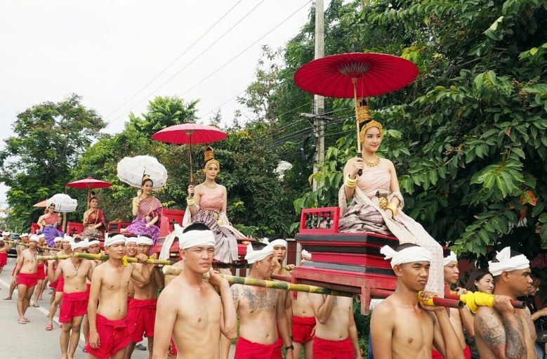"ชาคริต-ไอซ์" นำทีมดาราร่วมงาน "ปั่นฝ้ายสายบุญ จุลกฐิน" น้อมถวายแด่ "ในหลวง รัชกาลที่ 9"