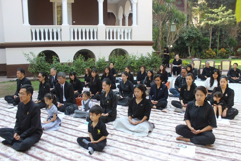 ชาวไทยในอียิปต์ ร่วมนั่งสมาธิ น้อมรำลึก ครบ 365 วัน การเสด็จสวรรคต