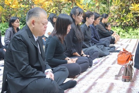 ชาวไทยในอียิปต์ ร่วมนั่งสมาธิ น้อมรำลึก ครบ 365 วัน การเสด็จสวรรคต